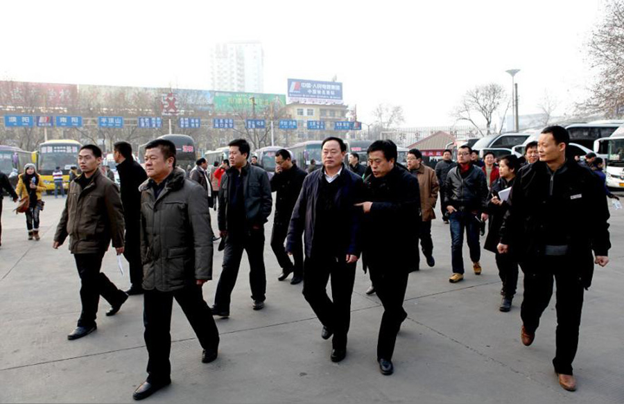 2012年1月12日，洛陽(yáng)市政府副市長(zhǎng)宋殿宇（右三）到洛陽(yáng)汽車(chē)站檢查春運(yùn)工作。
